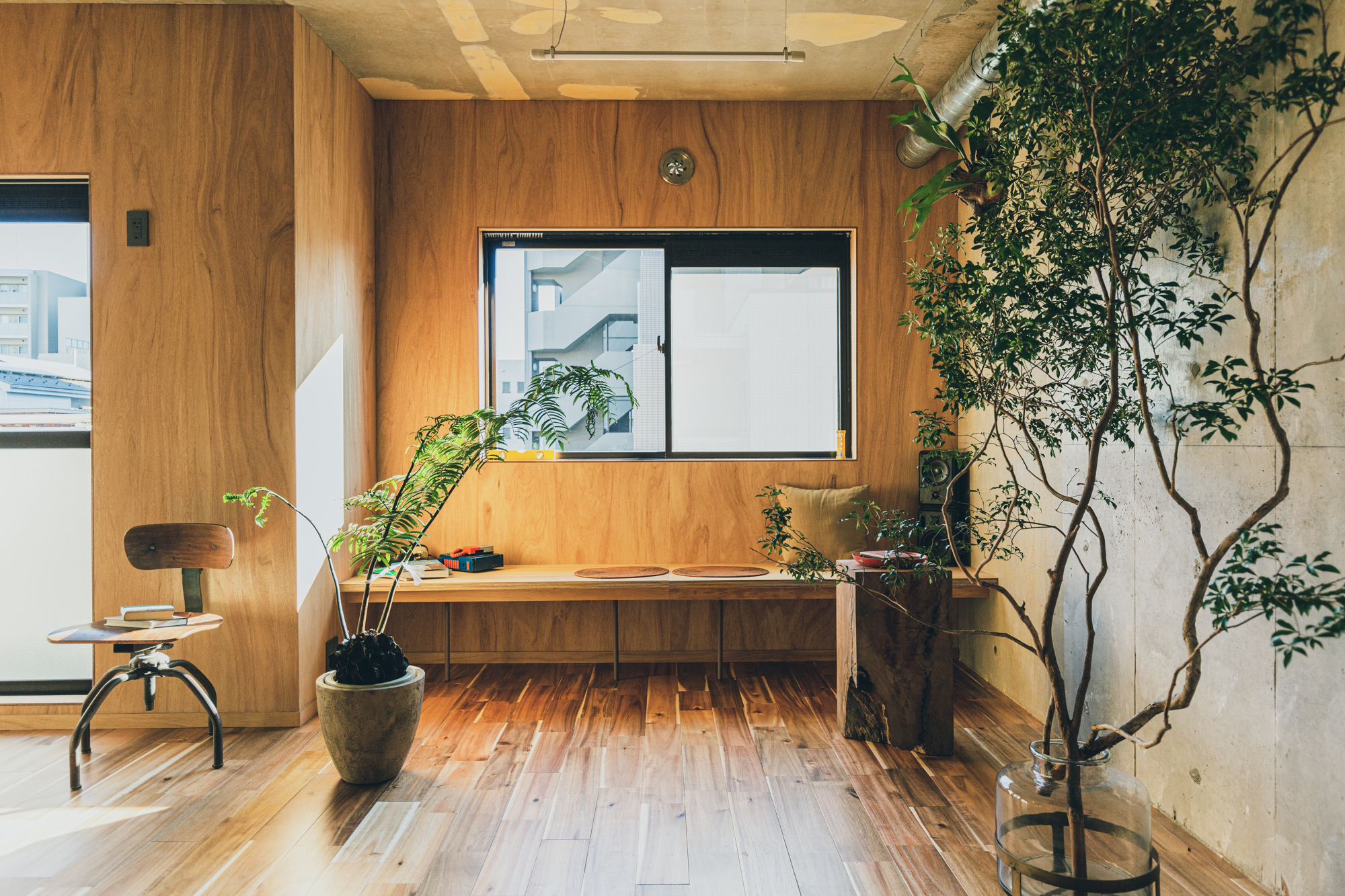 GY3の窓際のベンチ周り全体