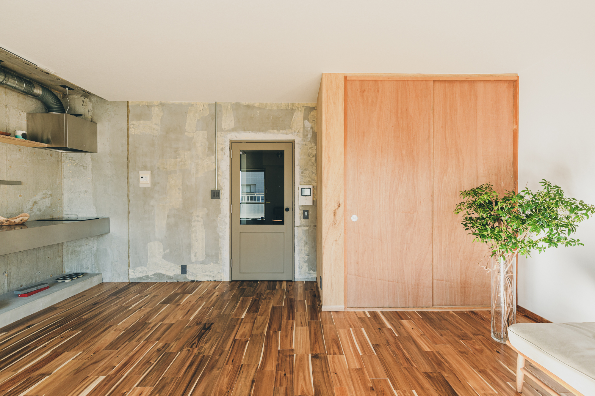 GY4の入り口とキッチン