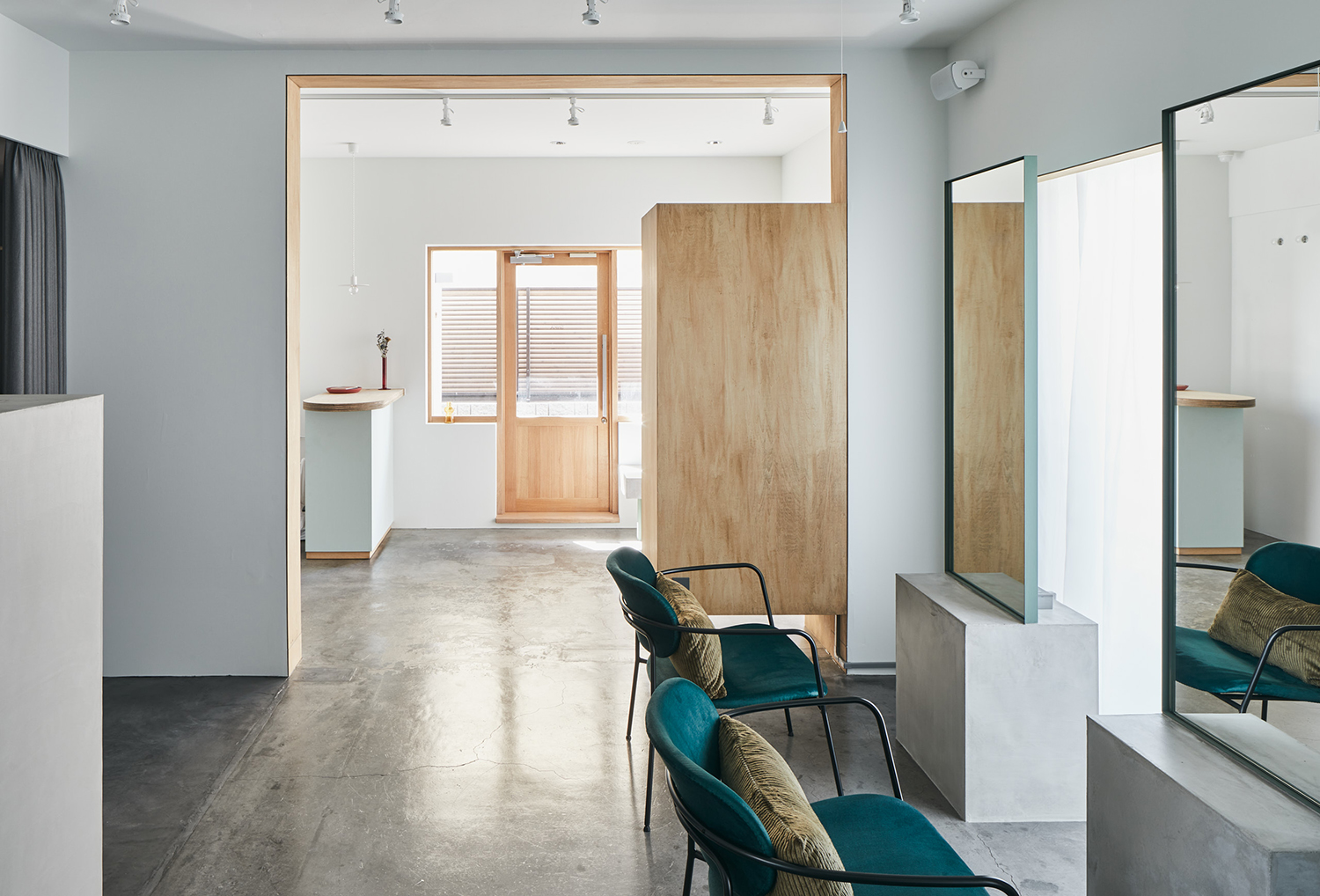 ShIKAの客席から見た店内