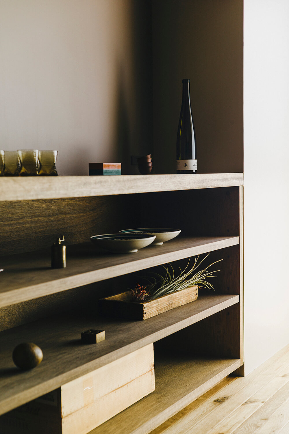 packing houseの棚とインテリア