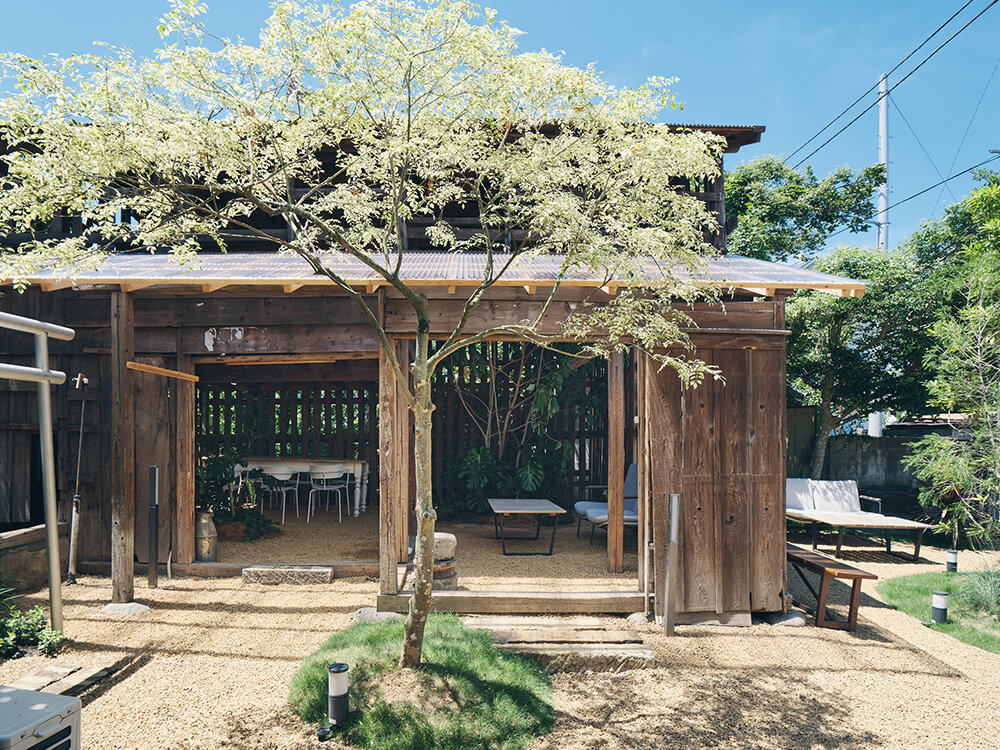 パンとエスプレッソと 由比ガ浜商店、外のイートインスペース