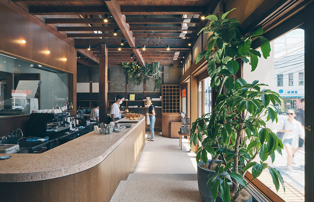 パンとエスプレッソと 由比ガ浜商店の店内